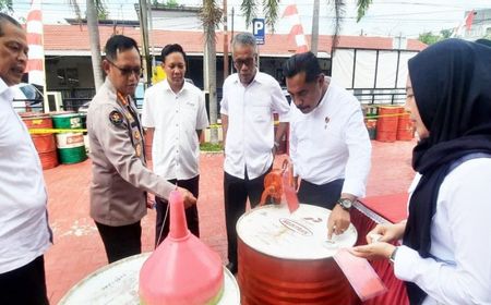 Menyamar Jadi Pembeli, Polda Kalsel Amankan 9,5 Ton Oli Curah Mengatasnamakan Pertamina