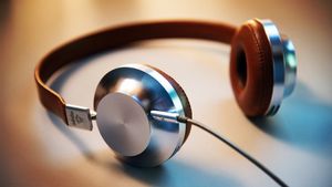 Kenali Perbedaan <i>Headset</i> dan <i>Earphone</i>, Mana yang Lebih Baik sebagai Perangkat Penunjang Audio? 