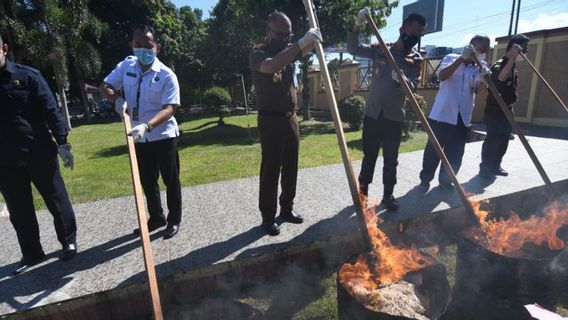 Burned In A Barrel, How To Catch A Hammer, Destroy Evidence Of Marijuana, Gorilla Tobacco, Up To 27 Kg Of Crystal Methamphetamine