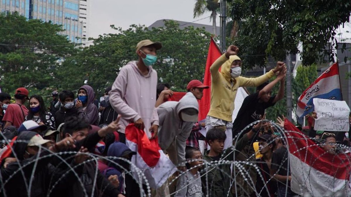De Nombreux Adolescents Se Joignent à Des Manifestations Pour Rejeter La Loi Sur La Création D’emplois, Megawati: Pourquoi Les Petits Enfants Vont-ils, Où Est Leur Mère?