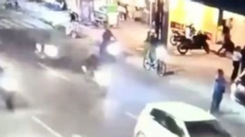 警察は西ジャカルタで自転車強盗モーターギャングを追い詰め