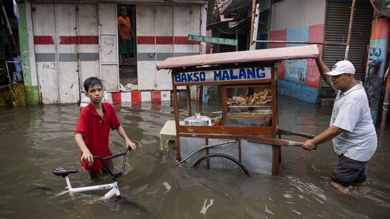 パサールイカン水門アラート2で、BPBDは9つの地域の北ジャカルタ住民に洪水に注意するよう求めています