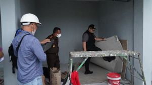 Bupati Kediri Mas Dhito Tendang Plafon Langsung Jebol, Bongkar Penyelewengan Proyek Rp12 Miliar Pasar Wates 