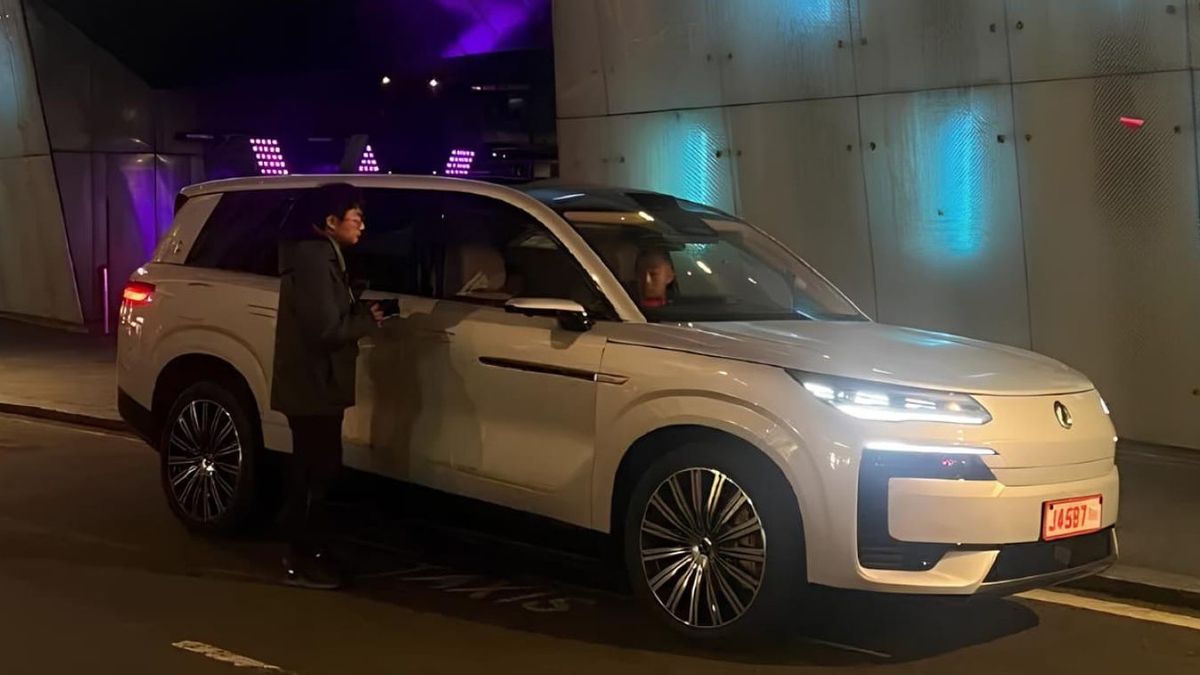 Toujours sans sortie, le VUS BYD Denza N9 a été repéré sur la route à Londres