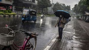 Cuaca Jabodetabek: Siang Panas, Sore hingga Malam Hujan