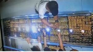 Pura-pura Jadi Pembeli, Pria di Makassar Tancap Gas Ambil Gelang Emas 30 Gram yang Dicoba