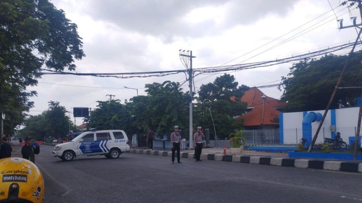 东爪哇地区警察支架I支架泵支柱办公室的爆炸