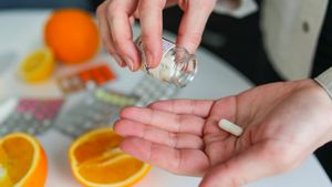 Konsumsi Vitamin C Berlebihan Dapat Merusak Gigi? Ini Penjelasan Ahli