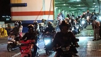 D-4 Lebaran, Motorbike Travelers From Java Start Coming To Bakauheni Port Lampung