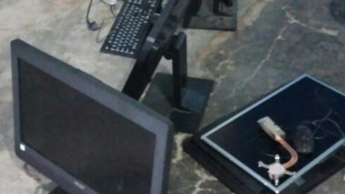 معلمسمان ميسوجي يسرق 18 جهاز كمبيوتر في مدرسته الخاصة