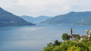 Riche à la maison, les touristes peuvent désormais acheter des souvenirs comprenant le contenu d’air frais du lac Côme en Italie