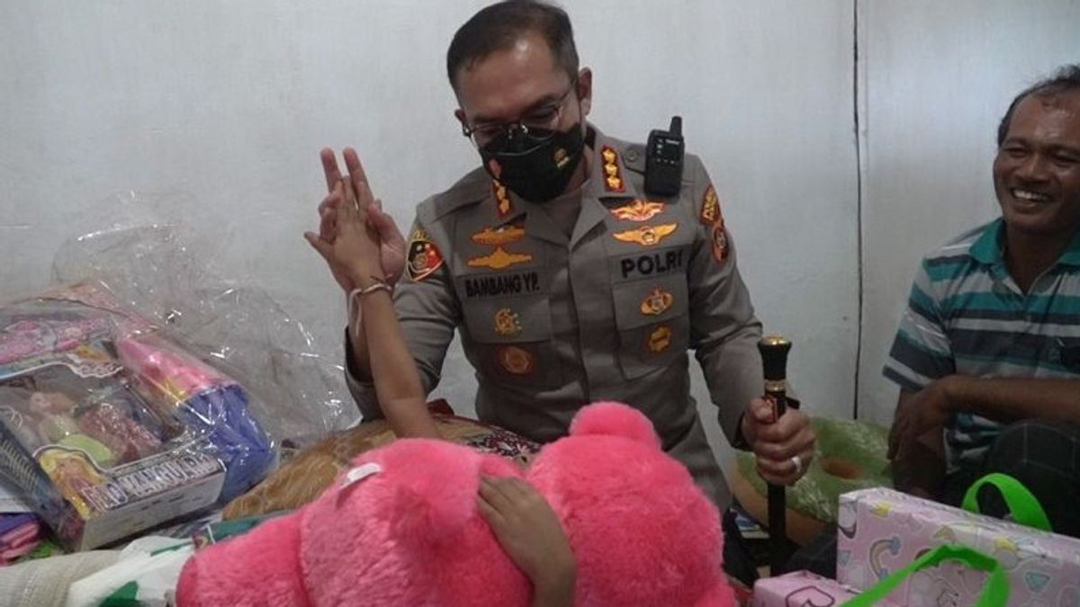 Denpasar Police Chief Provides Psychological Support For N, A 5-Year-Old Child, Victim Of Violence