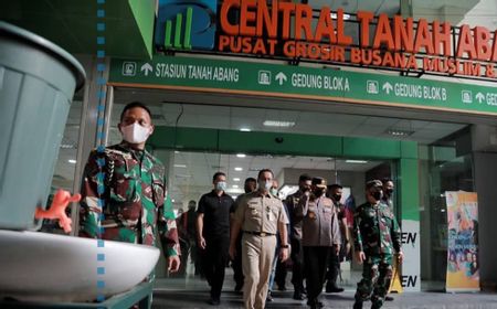 Banjir Kritik Anies yang Tak Bisa Cegah Kerumunan Pasar Tanah Abang