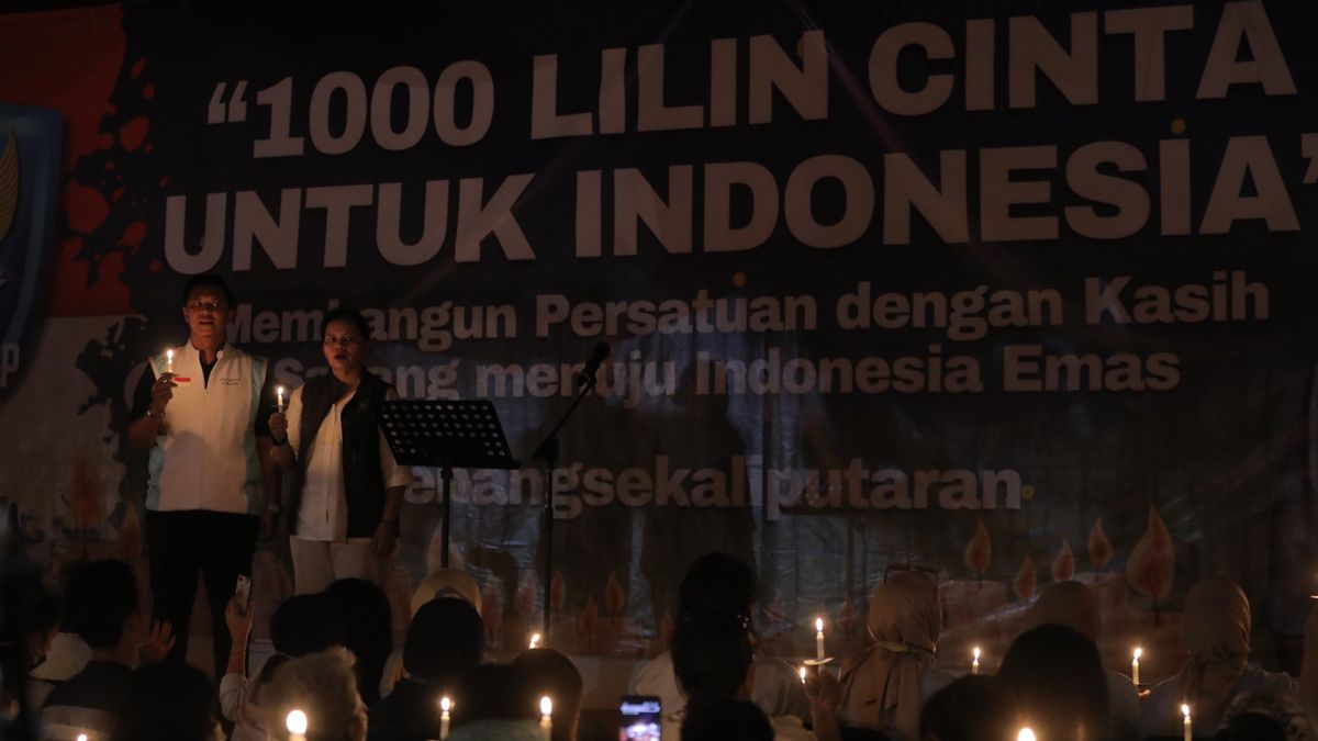 Jelang Hari Pencoblosan, Relawan Nyalakan 1.000 Lilin di Depan Rumah Prabowo