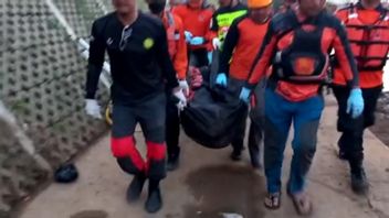 Pria yang Hanyut Saat Cari Botol di Kali Ciliwung Ditemukan dalam Keadaan Meninggal Dunia