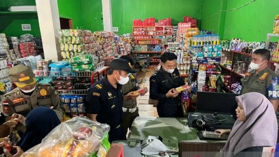 Satpol PPとの市場操作のタイトル、ケンダリ税関は6,600の違法タバコを見つける