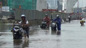 Usai Diguyur Hujan, 15 Ruas Jalan di Jakut dan Jakbar Tergenang Banjir hingga Setengah Meter