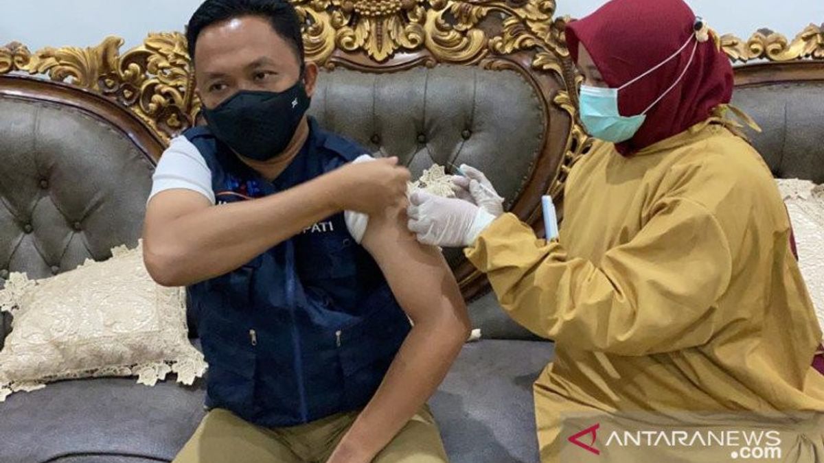 Bupati Bantaeng Contohkan Vaksinasi di Tengah Aktivitas Berpuasa