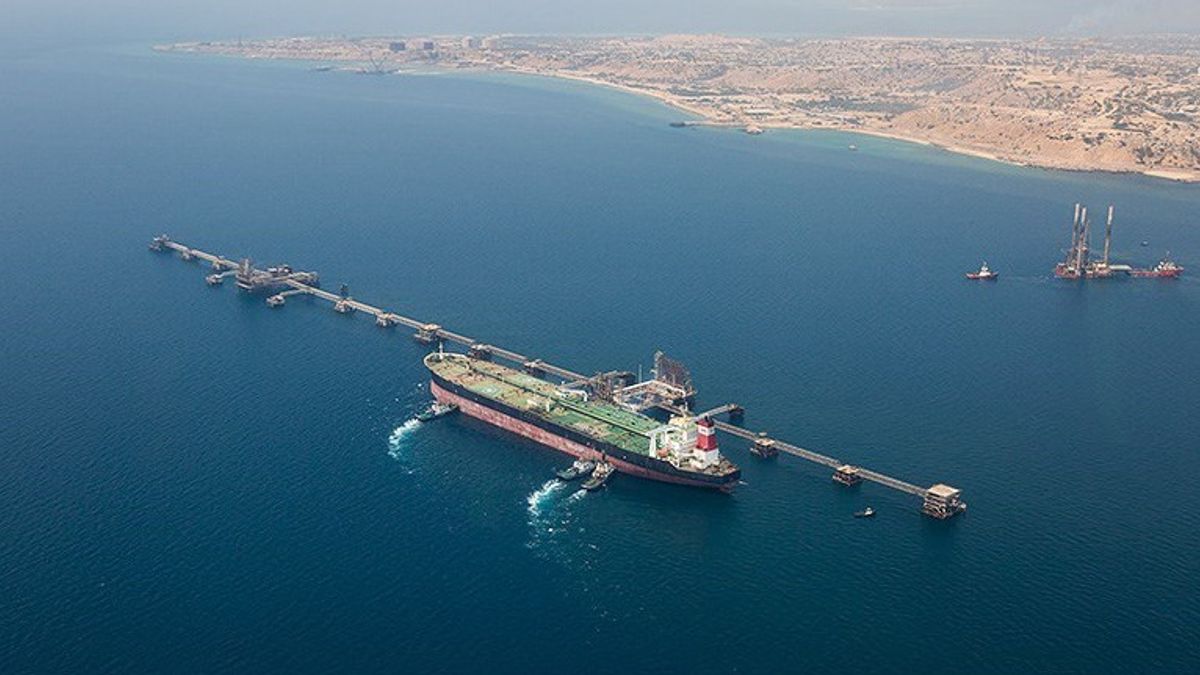    Iran Ancam Pasang Ranjau di Teluk Persia Jika Pulaunya Diserang
