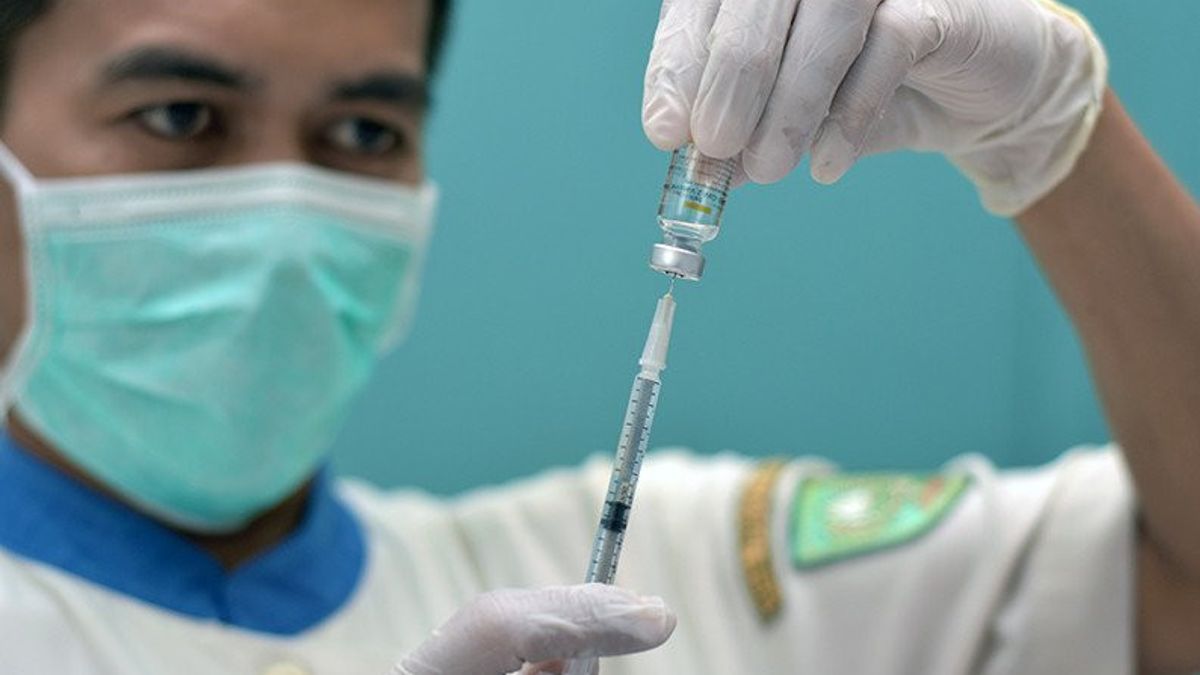 バリ州知事、リージェンツにブースター予防接種のスピードアップを指示