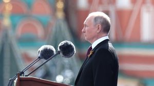 Siap Gunakan <i>Cluster Bomb</i> Jika Ukraina Memakai Senjata yang Sama, Presiden Putin: Rusia Punya Berbagai Jenis