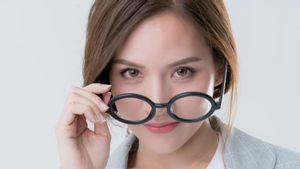 6 Eye Contact Mistakes That Can Make Others Uncomfortable