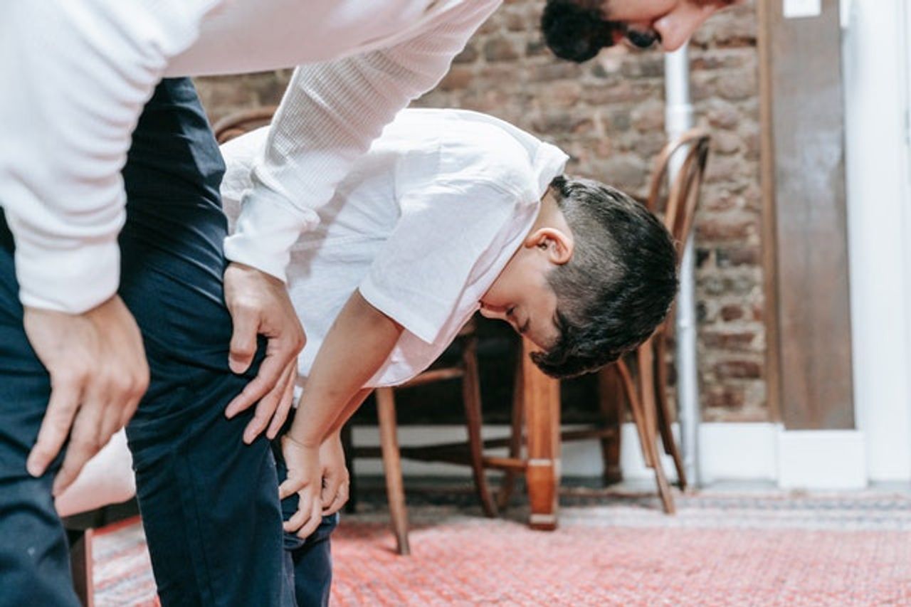 子供たちが礼拝の意味を理解できるように,幼い子供にタラウィを祈らせるためのヒントを以下に紹介します。