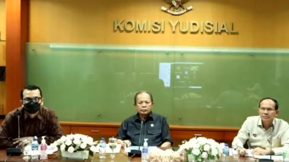 KY Please Examination Of The Ethics Of The Inactive Supreme Court Judge Sudradjad Dimyati Rampung Prior To The Court