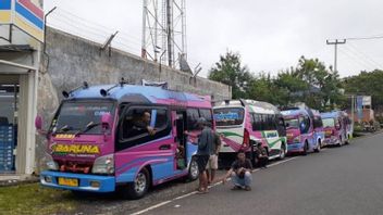 Hundreds Of South Cianjur Elf Transport Drivers Strike Due To Illegal Taxis Or Travel