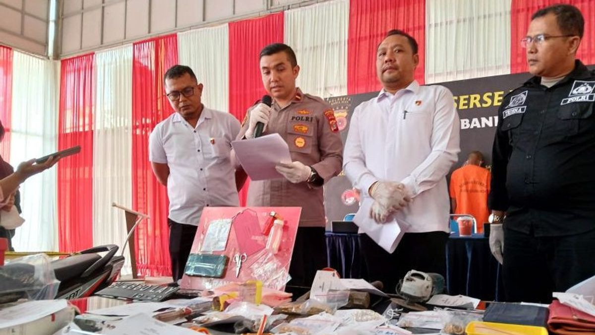 Arrêté par la police d’affaire de drogue, deux hommes se sont avérés être impliqués dans le vol d’une maison à Aceh Besar