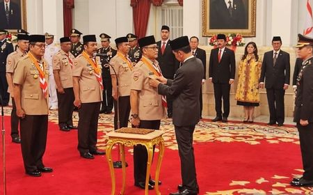 Jokowi Kembali Lantik Buwas Jadi Ketua Kwarnas Pramuka 2023-2028