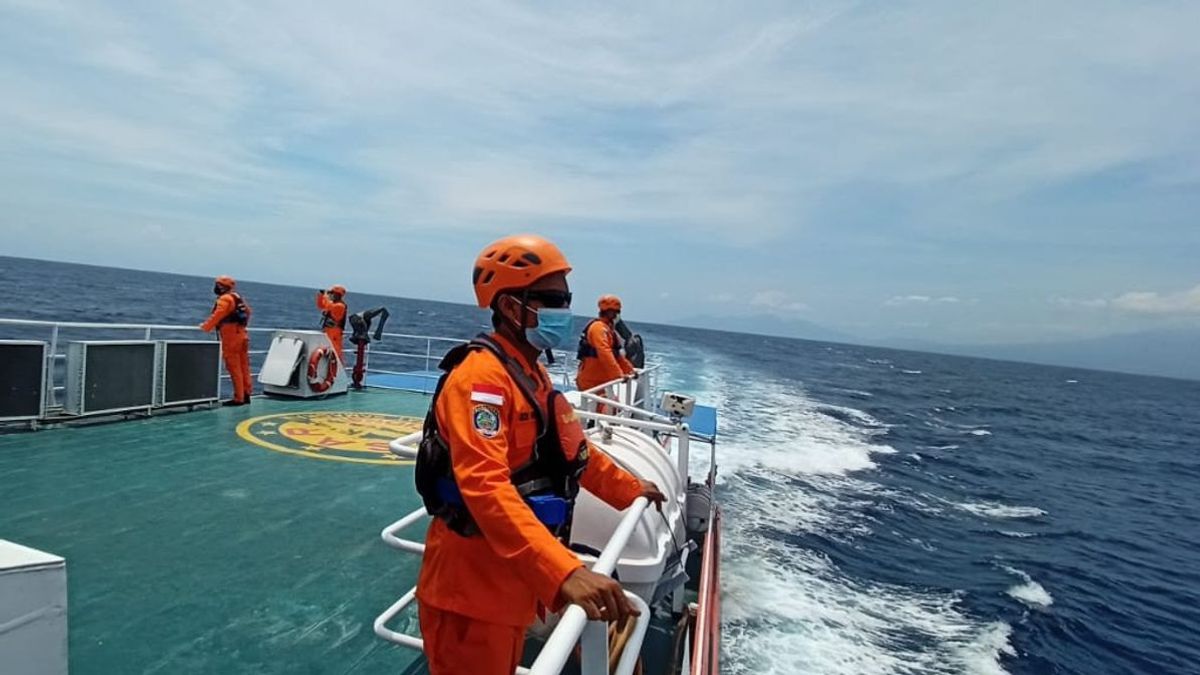 SARチームは、バリの海域の嵐で溺れたKMリバティの7人のメンバーの捜索を停止します