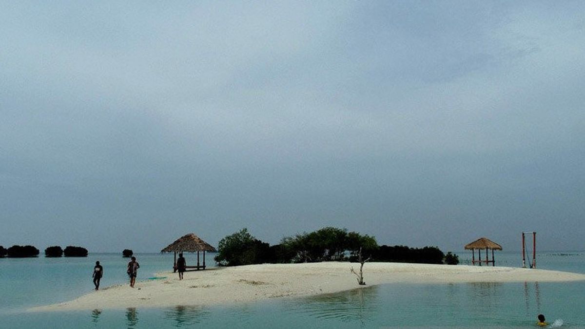 Awal Tahun, Ribuan Wisatawan Berlibur ke Kepulauan Seribu 