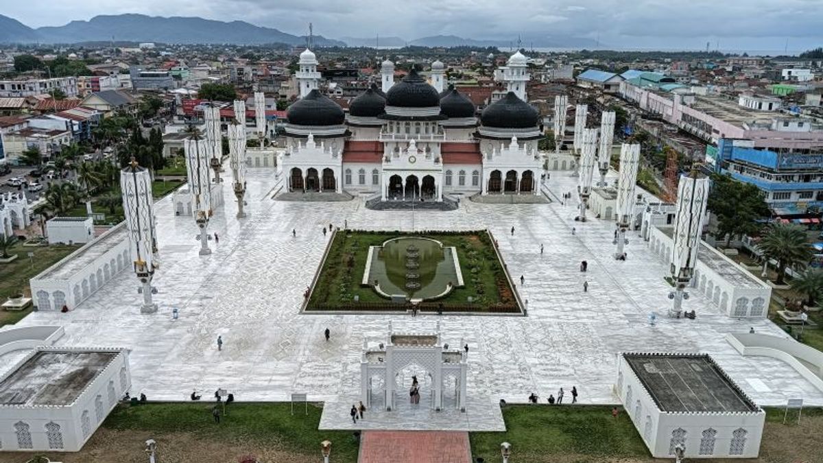 PON XXI活动,Baiturrahman Aceh大清真寺 ramai外国游客参观