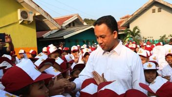 Minister Of Education And Culture Anies Baswedan Urges Parents Between Children To First Day Of School In Memory Of Today, July 11, 2016