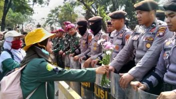 Demo BEM SI Pindah ke Depan Gedung DPR, Refly Harun: Tidak Perlu Khawatir Aspirasi Lain, Misalnya Jokowi Mundur