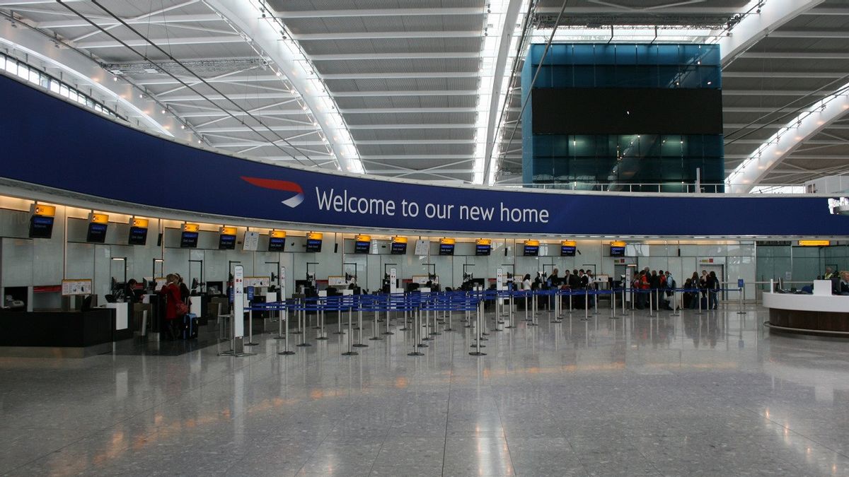 مطار لندن هيثرو تجارب COVID-19 شهادة لقاح نظام التفتيش الرقمي