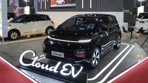 Wuling Boyong a achevé son véhicule à la Jeunesse de Jakarta 2024, il y a un véhicule nuageux
