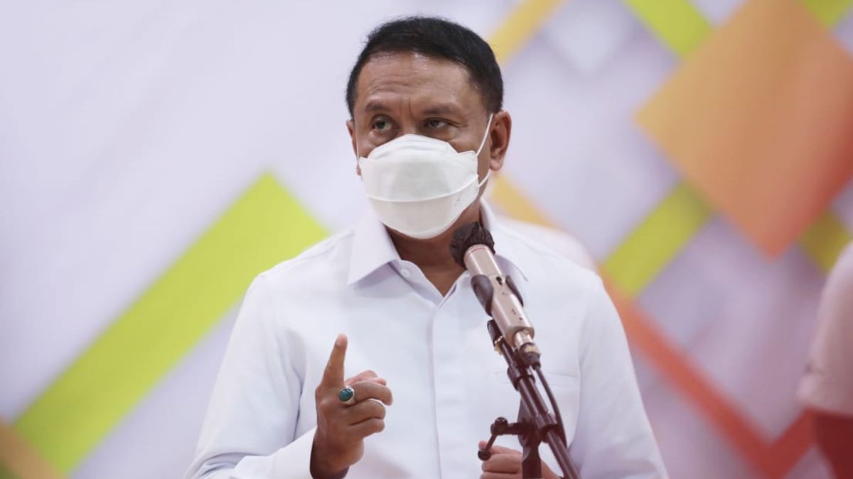 Menpora Amali Sampaikan Pesan Jokowi saat Besuk Legenda Bulu Tangkis Verawaty Fajrin di RS 