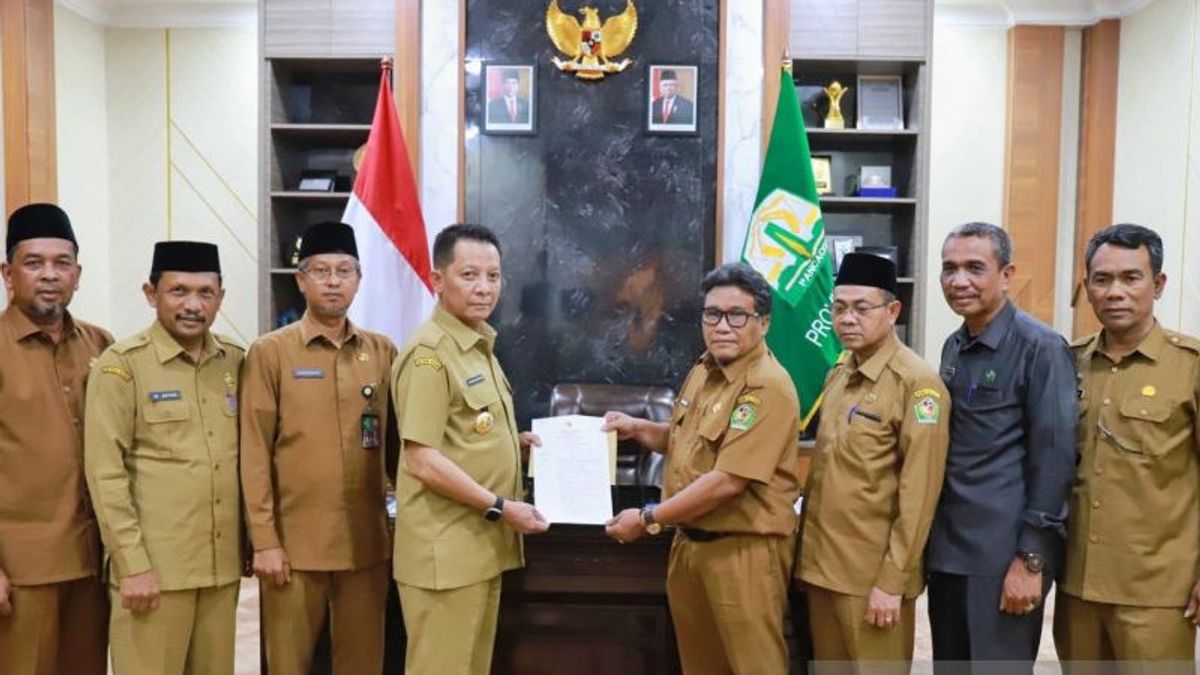 Minister Of Home Affairs Extends Acting Regents Of Aceh Jaya And Pidie