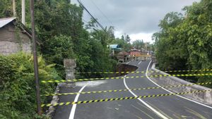 Jalanan di Tampaksiring Gianyar Bali Amblas Sedalam 35 Meter, Kini Digaris Polisi