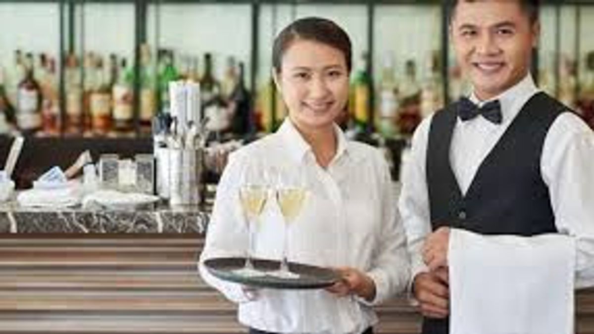Service crew adalah Divisi Penting bagi Pelanggan, Begini Penjelasannya