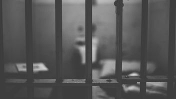 马塔兰警察拘留了一名TPQ教师，涉嫌猥亵女学生