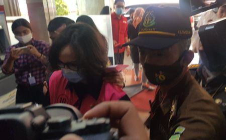 Berompi Pink dan Masker, Jaksa Pinangki Diam Digiring ke Ruang Pemeriksaan