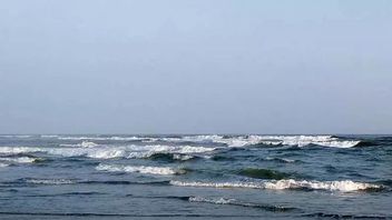 East Java Waters Beware Of High Waves Up To 4 Meters