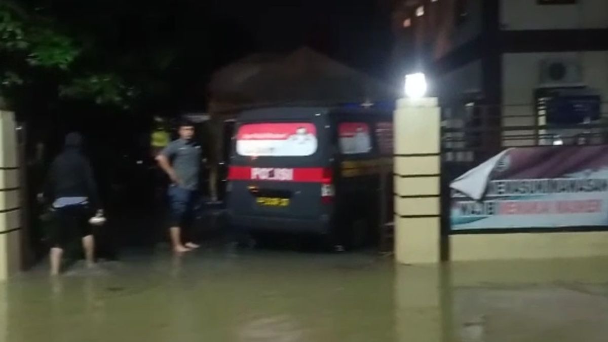 Polsek Pinang Tangerang Terendam Banjir, Ketinggian Air Sempat Mencapai 80 Sentimeter