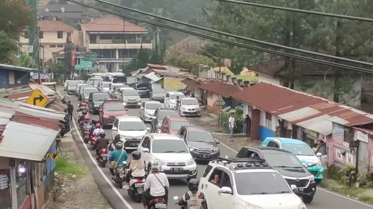 西爪哇省政府安装车辆计价设备,以监测2024年圣诞节和新年的度假流量
