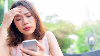 Résolé de la pression des flux d’information, le psychologue de l’UGM révèle comment prévenir efficacement le stress