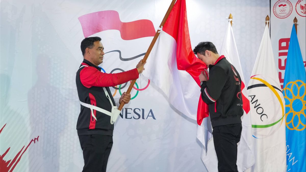 Dwikis Eka Ramadhan porte le drapeau indonésien aux Jeux asiatiques d’hiver de 2025