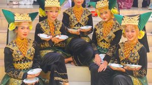Properti Tari Piring: Keunikan dan Makna di Balik Peralatan Tari Tradisional Sumatera Barat